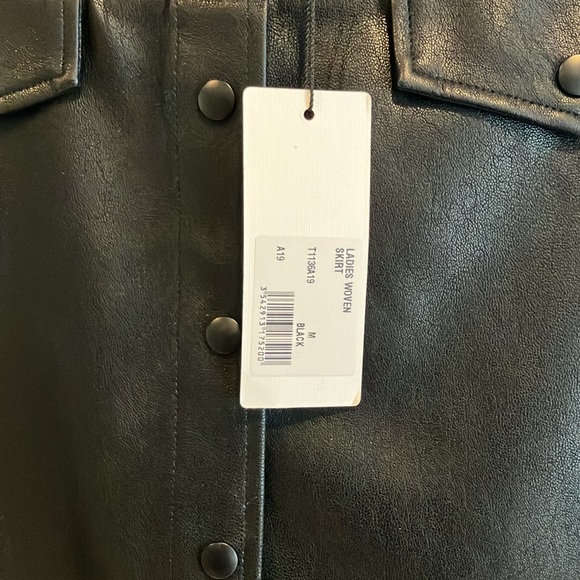 Molly Bracken Faux Leather Mini Skirt NWT - Picture 3 of 7